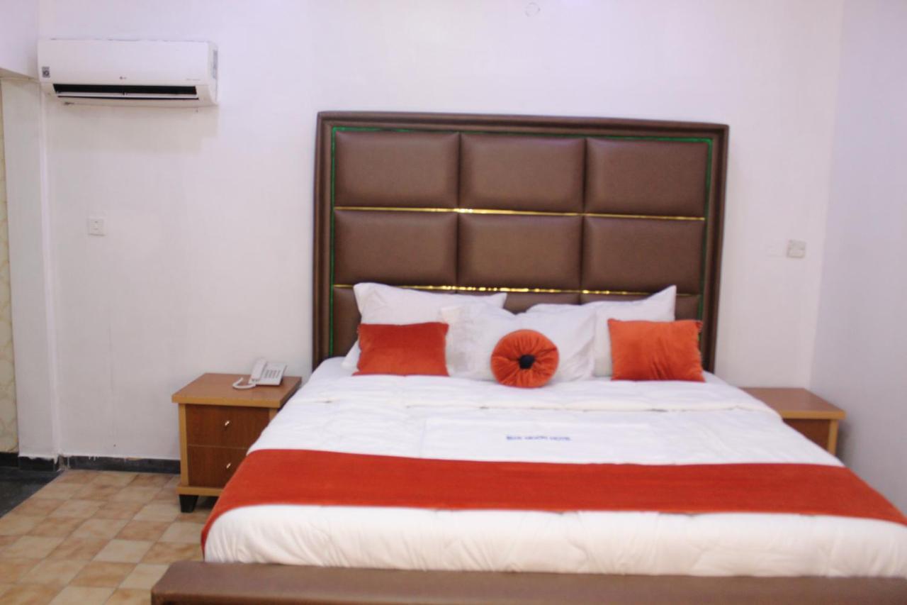 Blue Moon Hotels Victoria Island Лагос Экстерьер фото