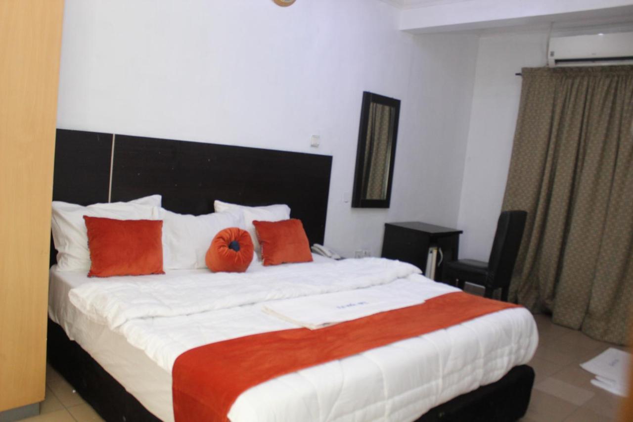 Blue Moon Hotels Victoria Island Лагос Экстерьер фото