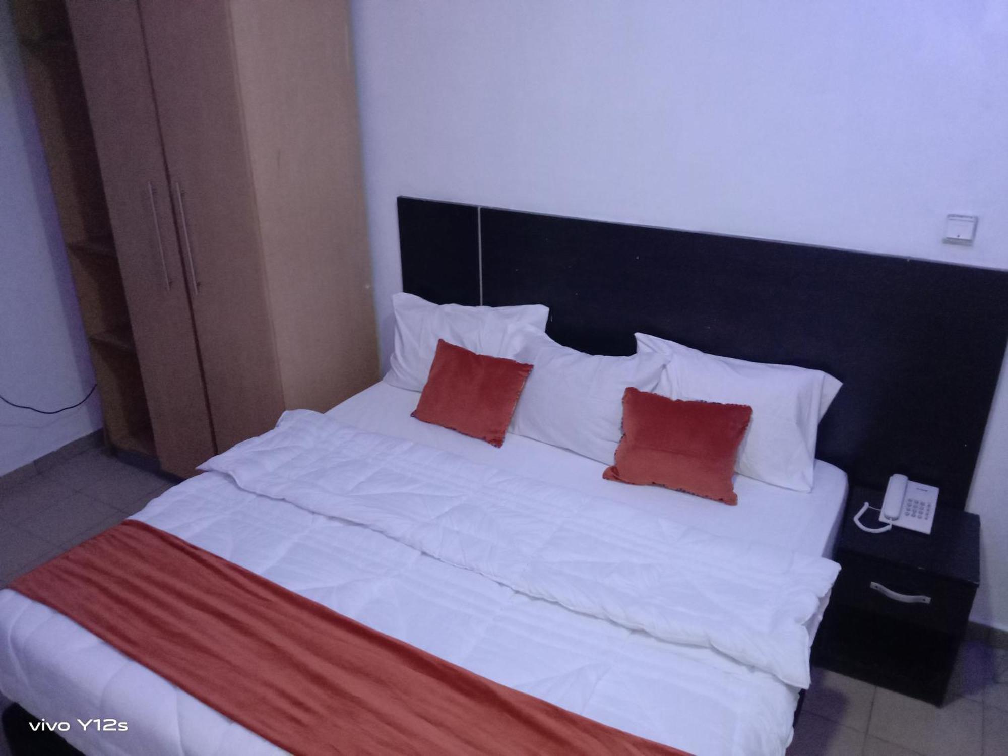 Blue Moon Hotels Victoria Island Лагос Экстерьер фото