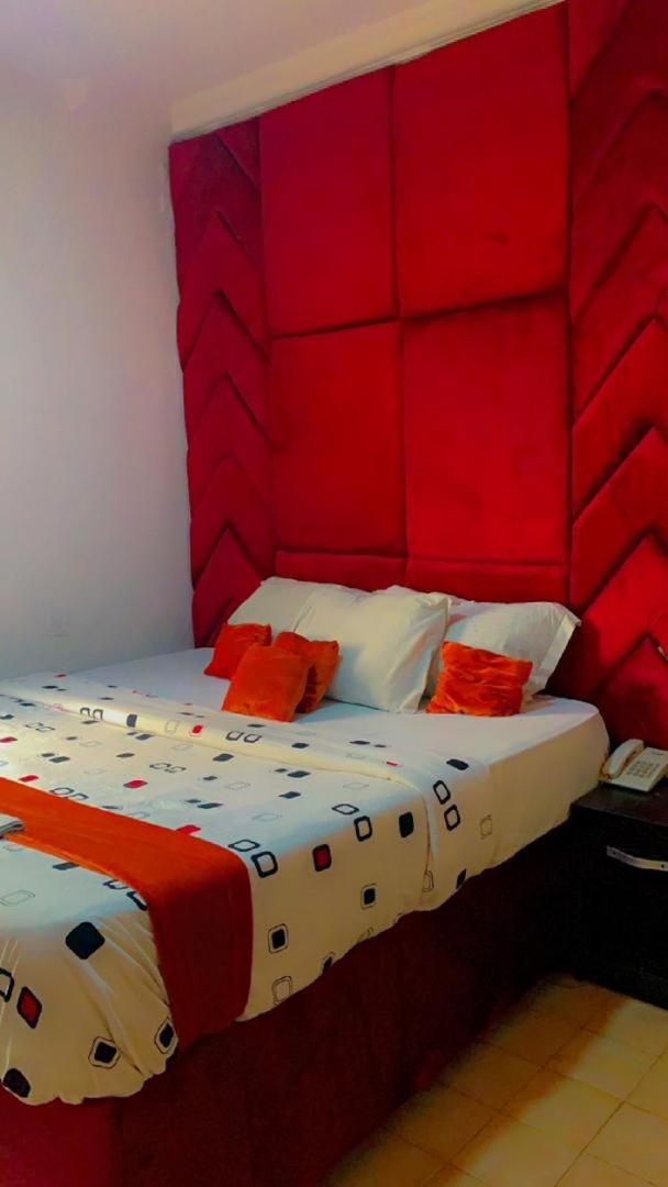 Blue Moon Hotels Victoria Island Лагос Экстерьер фото