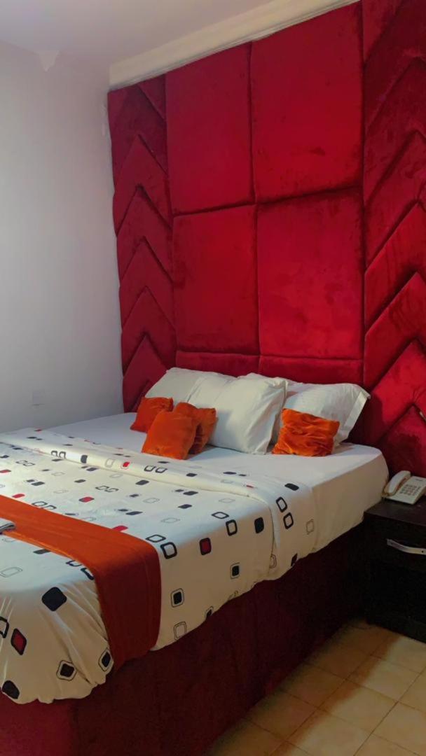 Blue Moon Hotels Victoria Island Лагос Экстерьер фото