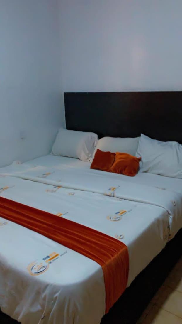 Blue Moon Hotels Victoria Island Лагос Экстерьер фото