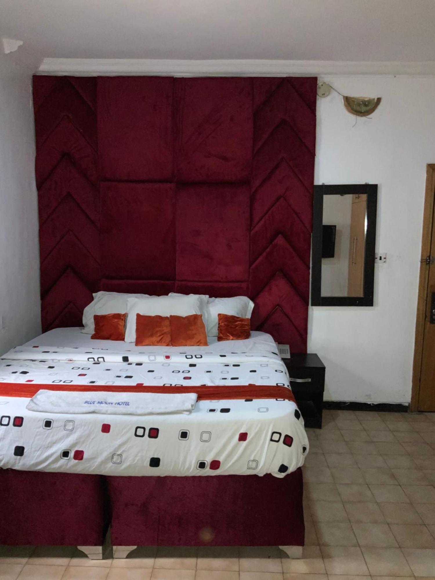 Blue Moon Hotels Victoria Island Лагос Экстерьер фото