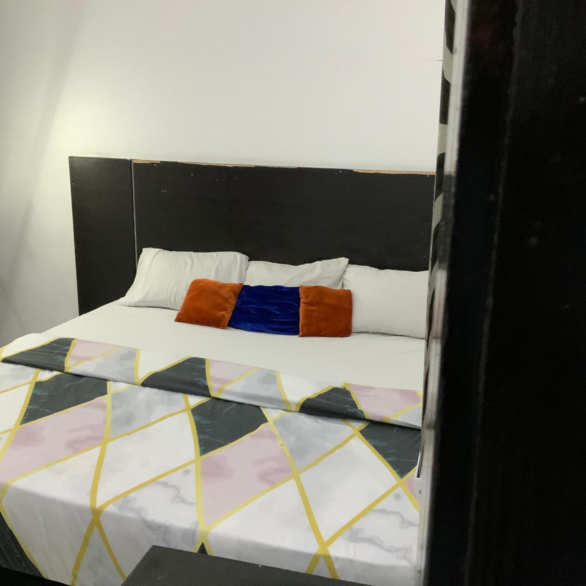 Blue Moon Hotels Victoria Island Лагос Экстерьер фото
