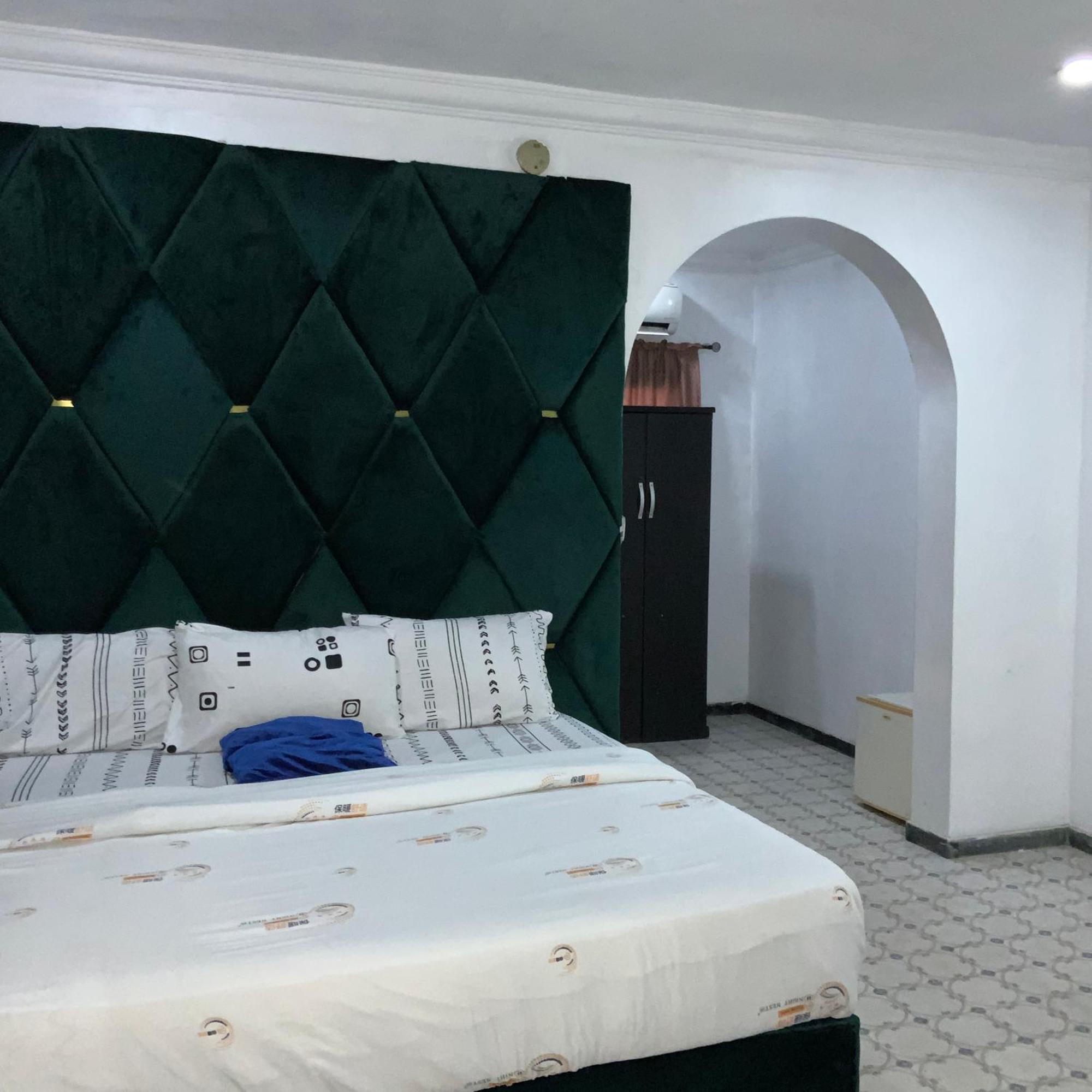Blue Moon Hotels Victoria Island Лагос Экстерьер фото