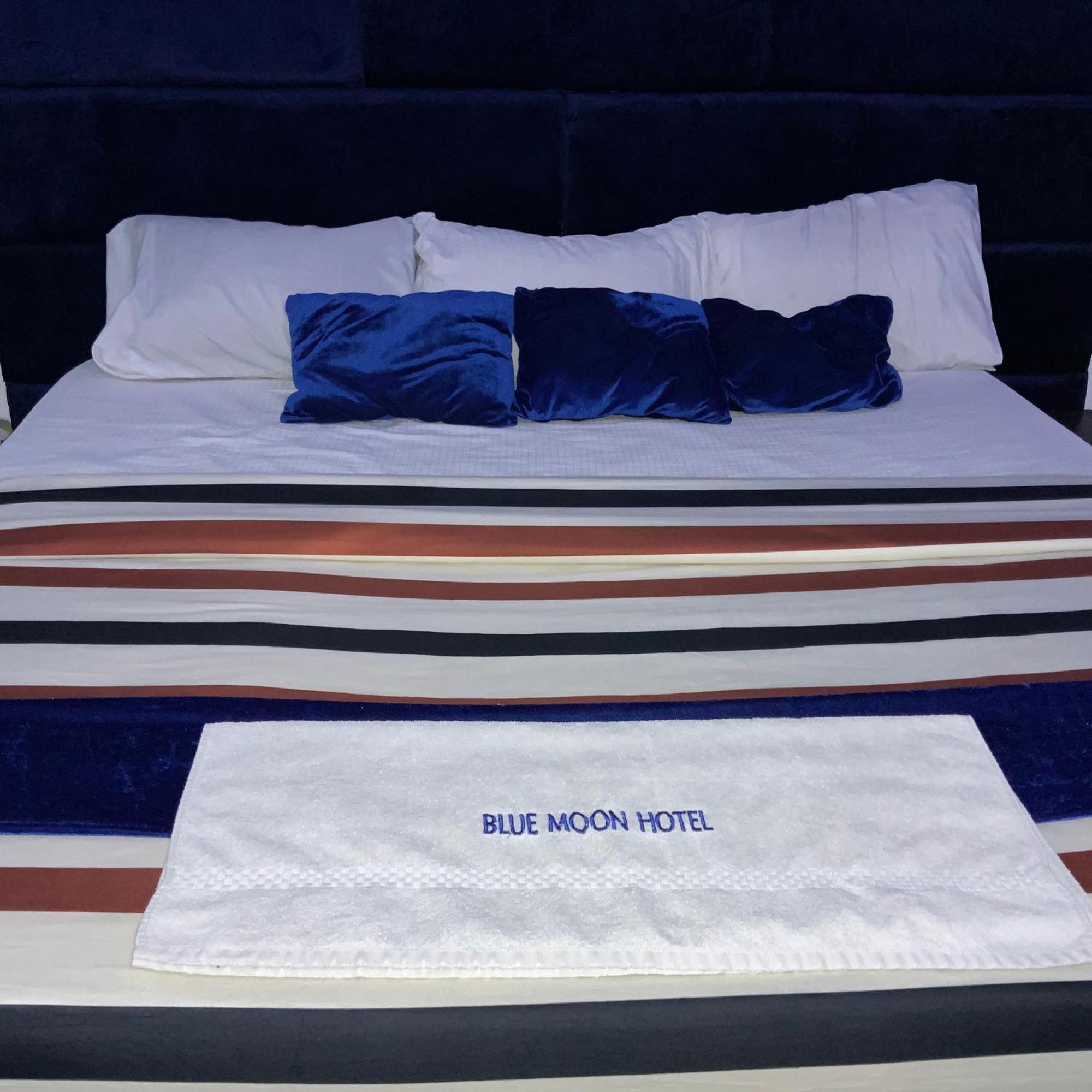 Blue Moon Hotels Victoria Island Лагос Экстерьер фото