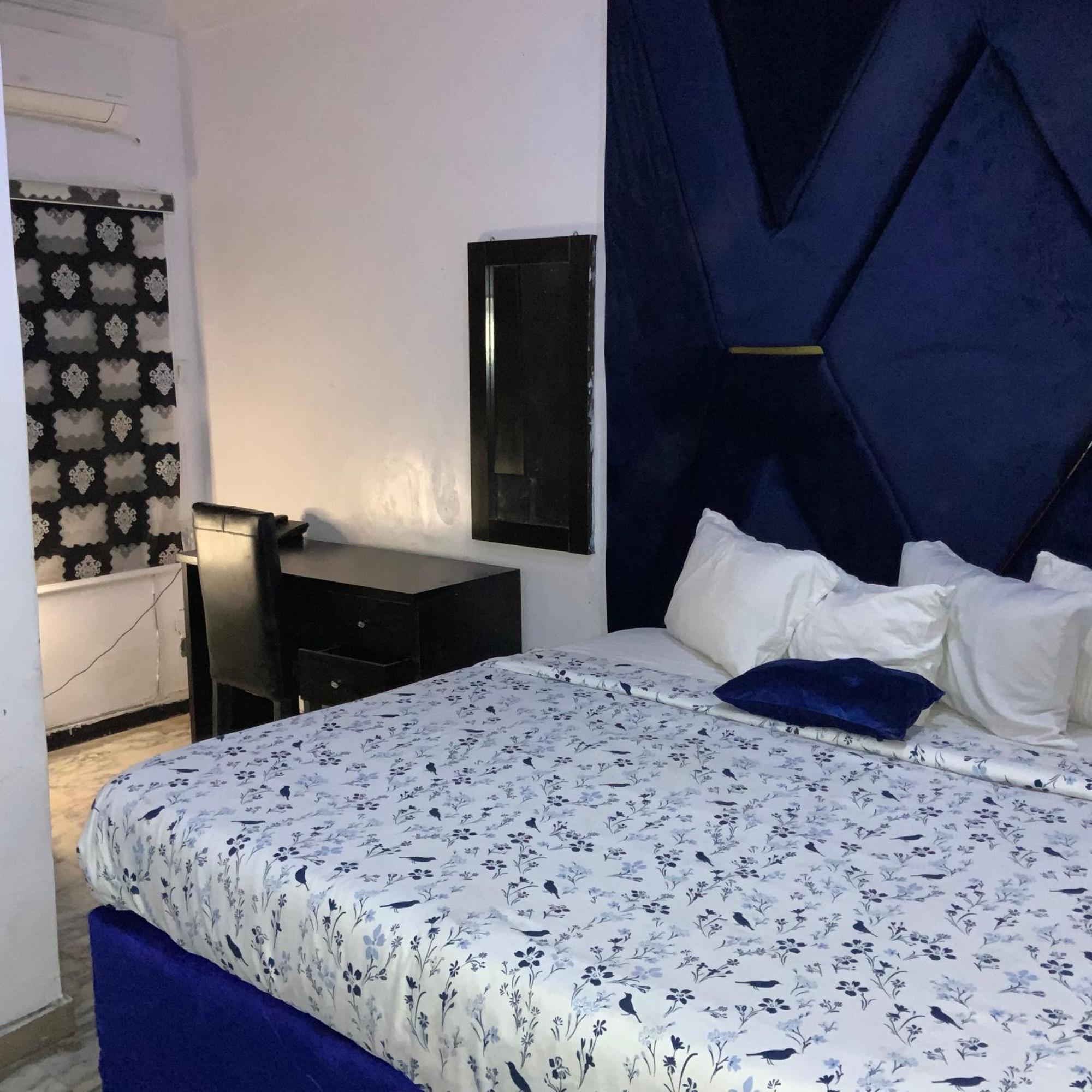 Blue Moon Hotels Victoria Island Лагос Экстерьер фото